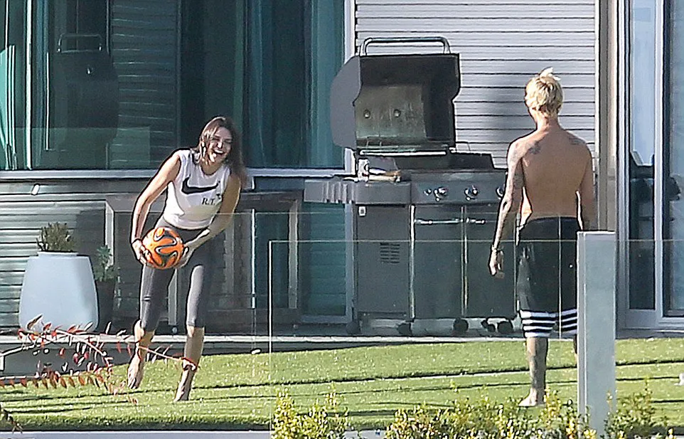 Kendall dan Justin tampak semakin dekat @ dailymail.co.uk