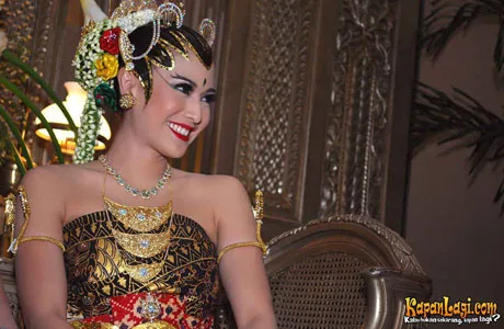 Kalung ala Indonesia @ KapanLagi.com