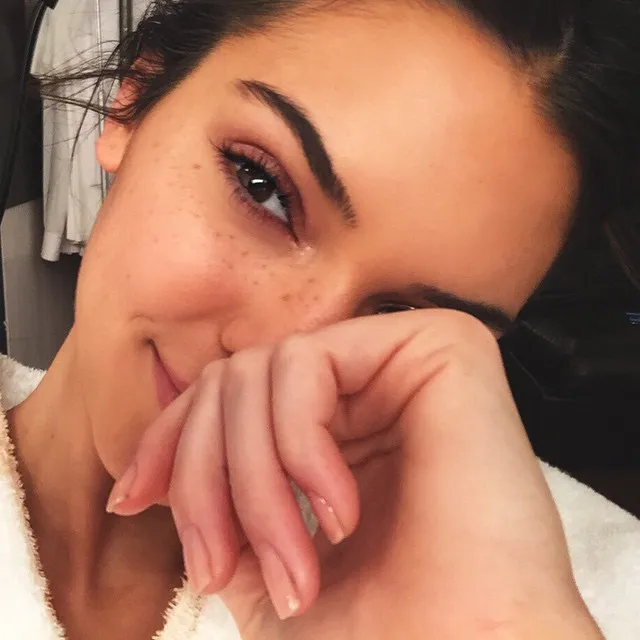 Wajah asli Kendall @ instagram.com/kendalljenner