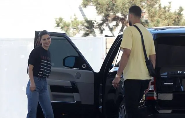 Kendall dan Ben kembali tertangkap kencan © BackGrid via dailymail.co.uk