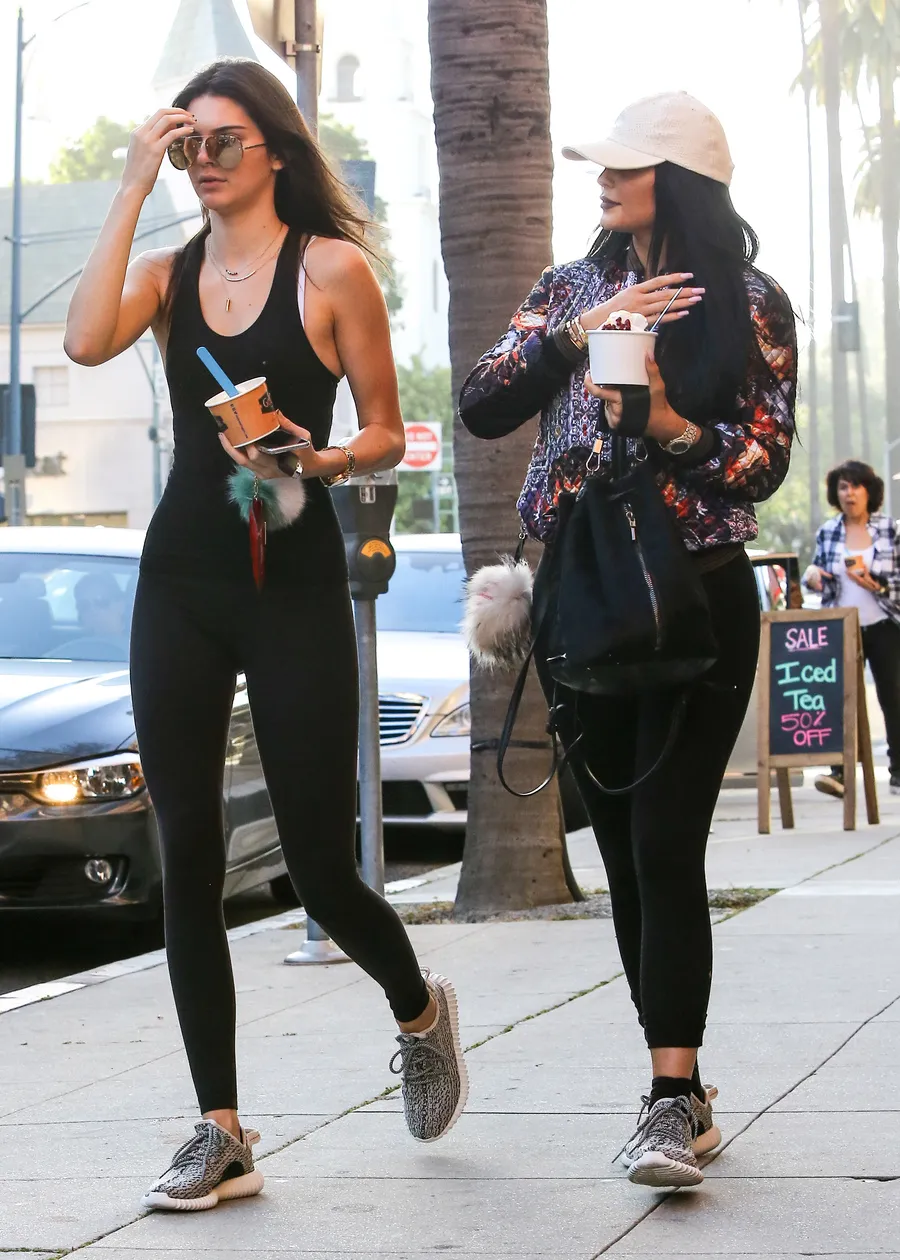 Kendall dan Kylie Jenner dikabarkan adu fisik gara-gara Tyga © Splashnews.com