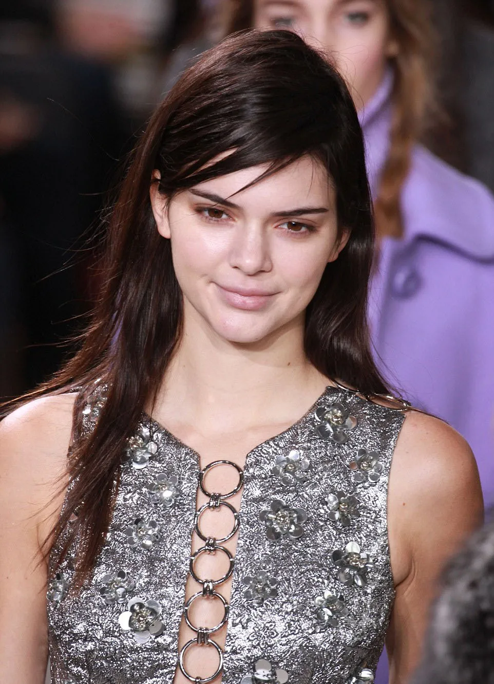 Tanpa make up dan rambut pede, setuju gak Kendall Jenner masih terlihat cantik? © shutterstock via Dailymail.co.uk