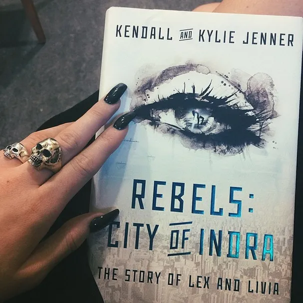 Sampul buku Kylie Jenner dan Kendall Jenner @ Twitter/Kylie Jenner