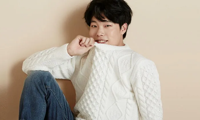 Ryu Jun Yeol akan menggelar fan meeting pertama pada 2 April mendatang. © soompi.com