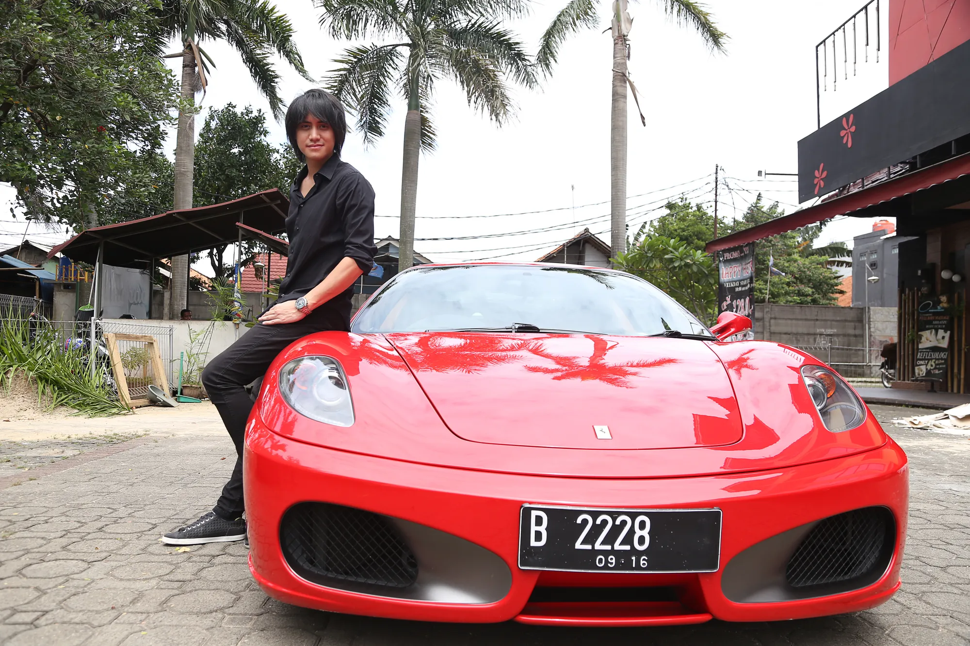 2 Menit berada di gang, Kevin membantah Ferrari miliknya nyangkut. ©KapanLagi.com®/Agus Apriyanto