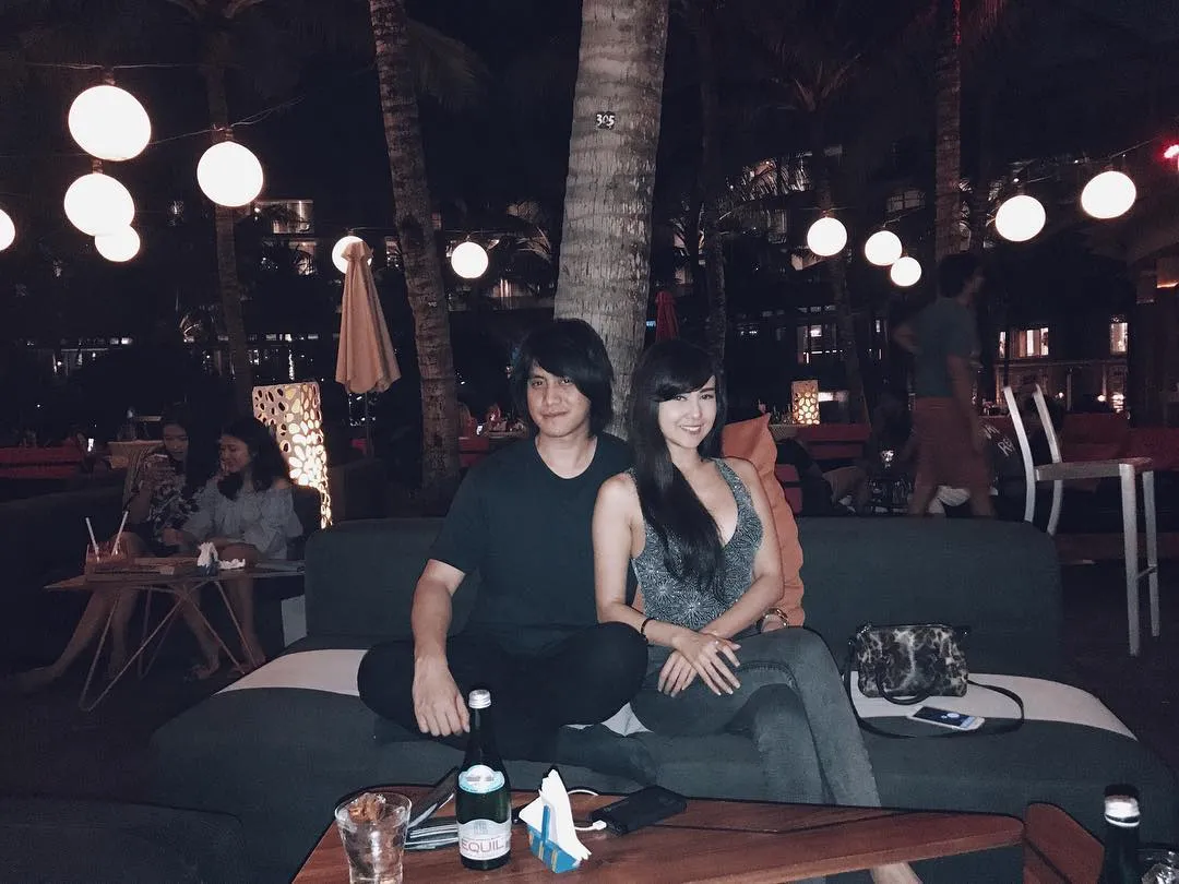 Momen kebersamaan Kevin dan Vicy liburan di Bali. Credit: via instagram.com/kevinaprilio
