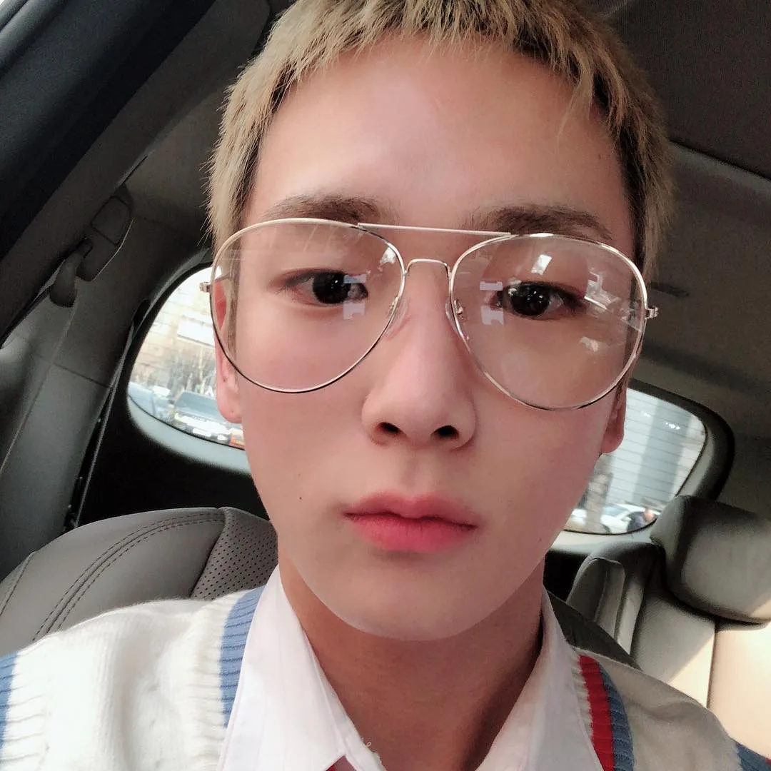 Key SHINee tampil dengan gaya rambut baru cepak super pendek! Credit: via instagram.com/bumkeyk