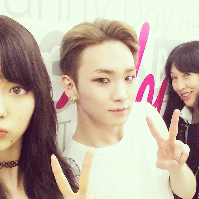 Key SHINee dan Yagi Arisa saat bertemu di backstage konser, Jum'at (28/11)