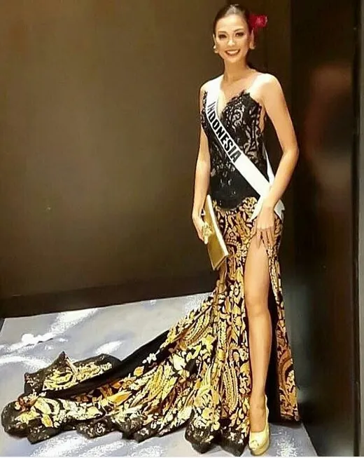 Gaun indah dengan perpaduan warna emas dan hitam yang dikenakan Kezia ini merupakan karya Anne Avantie. /©instagram.com/indopageants