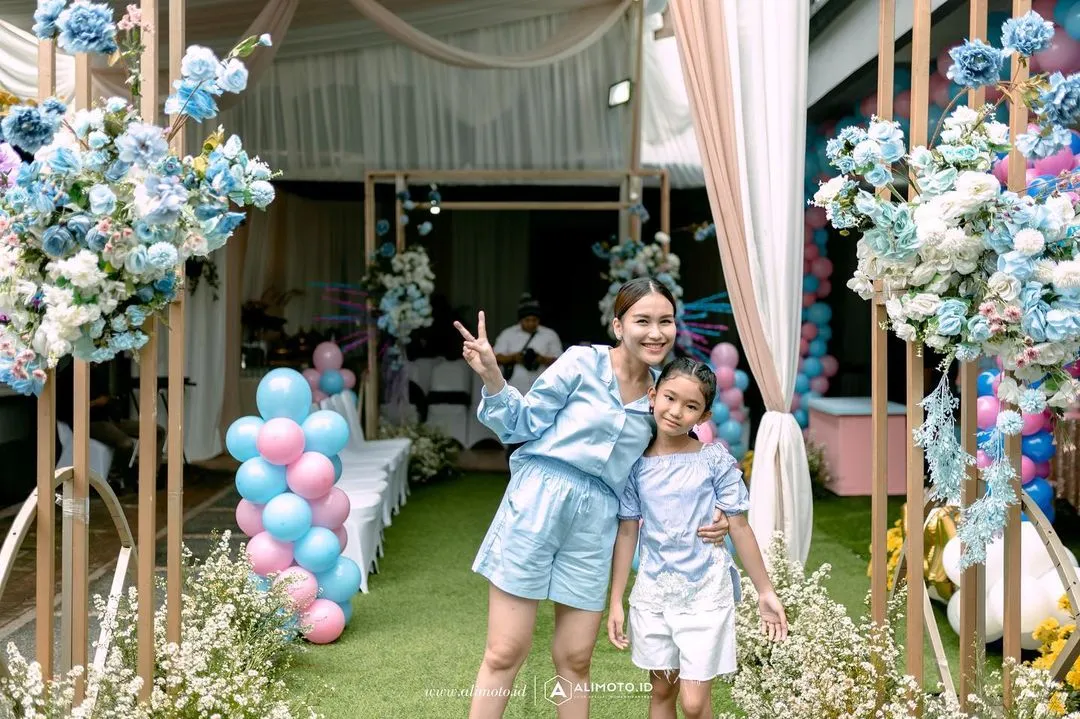 instagram.com/ayutingting92