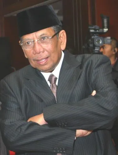 KH Hasyim Muzadi merupakan salah satu tokoh NU yang berpengaruh karena kiprah organisasi dan visinya untuk menyalurkan pendidikan agama Islam © madinatuliman.com
