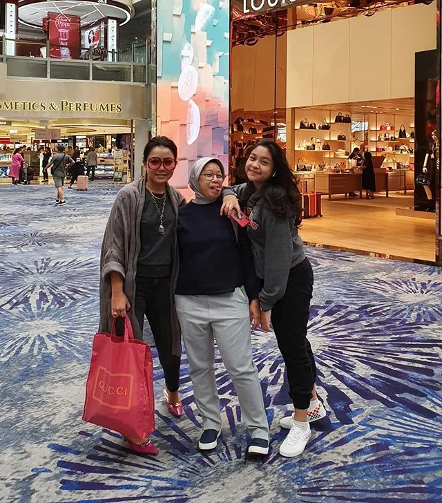 Tas Kresek Gucci Mayangsari