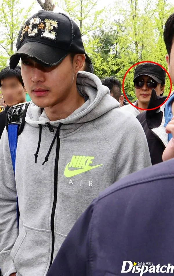 Bae Young Joon tampak mendampingi Kim Hyun Joong. ©credit as tagged