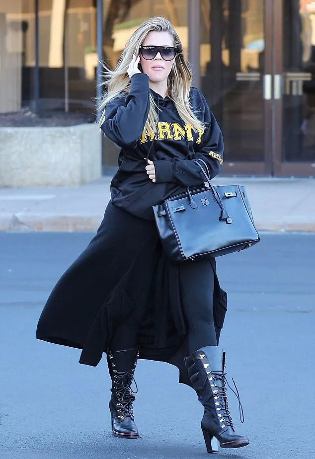Khloe yang sedang dikabarkan hamil 4 bulan © dailymail.co.uk