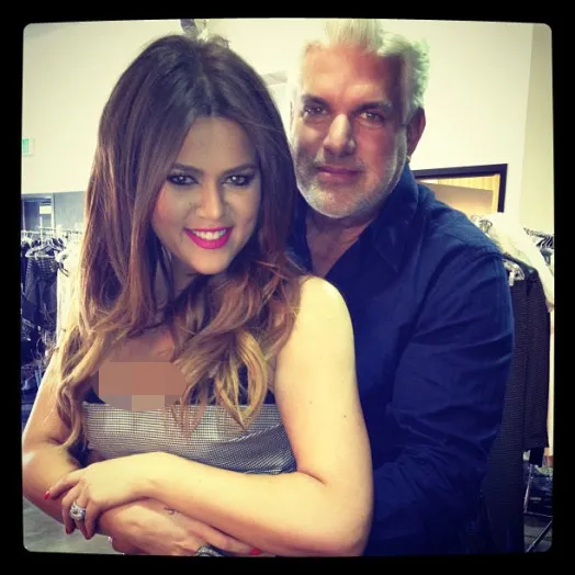 Inilah sosok Alex, pria yang diduga kuat adalah ayah kandung Khloe. Mirip banget kan? © twitter.com/kyliejenner