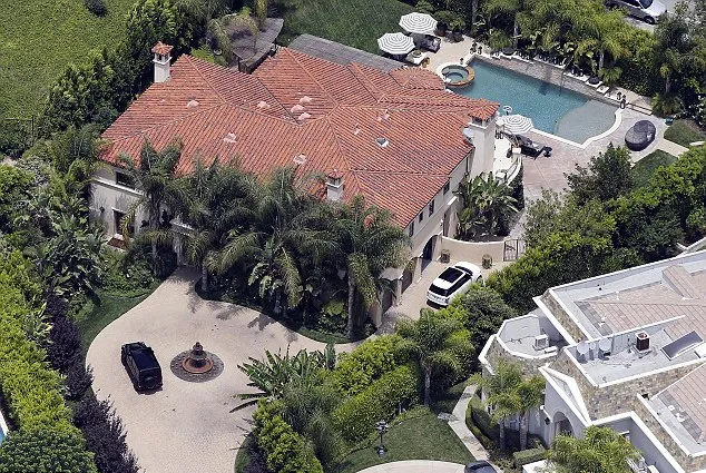 Rumah Khloe Kardashian dan Lamar Odom @ dailymail.co.uk