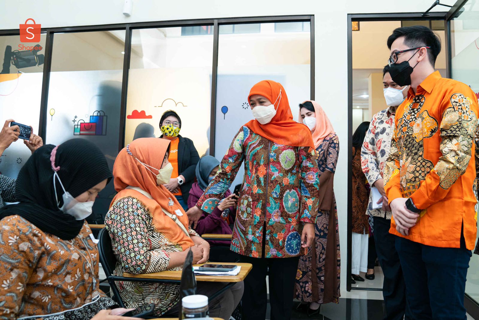 Governor of East Java, Khofifah Indar Parawansa inaugurates the UMKM Shopee Campus in Malang (credit: KapanLagicom/Darmadi Sasongko)