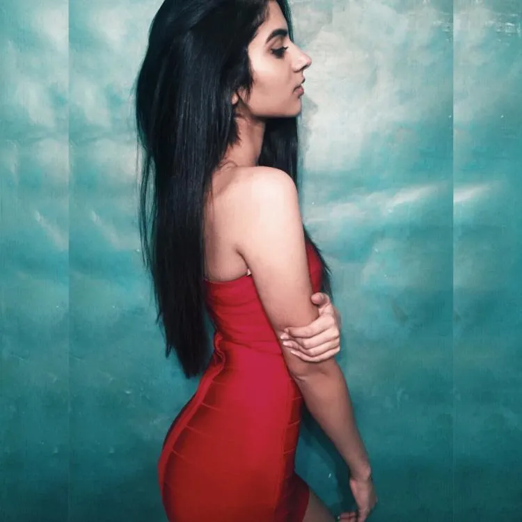 Khushi Kapoor, lekuk tubuhnya sempurna. ©pinkvilla