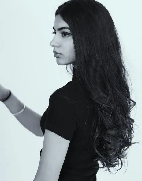 Khushi Kapoor cantik meski hanya bergaya casual © Instagram.com/khushikapoorr