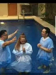 Potret Kiki Fatmala saat dibaptis (Sumber: Liputan6)