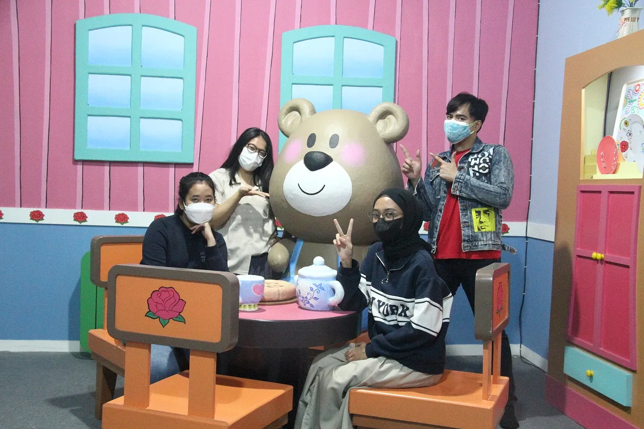 Ruangan dengan nuansa menyenangkan di Kiki Koko World. (credit: istimewa)