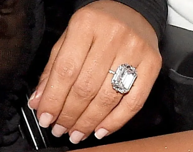 Cincin 20 Karat Yang Dicuri © usmagazine