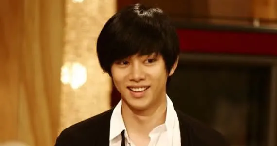 Heechul Super Junior membahas skandal narkoba Bom 2NE1 di episode  terakhirnya bersama Word Of War @soompi.com