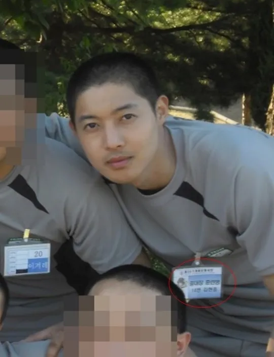 Kim Hyun Joong dalam suasana wajib militer. ©soompi.com