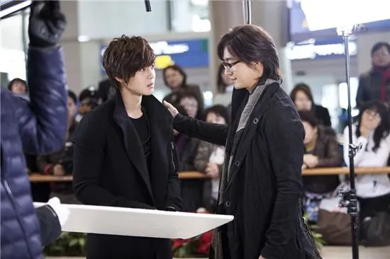 Kim Hyun Joong bantah punya hubungan spesial dengan Bae Yong Joon. ©moleqobsession.blogspot.com