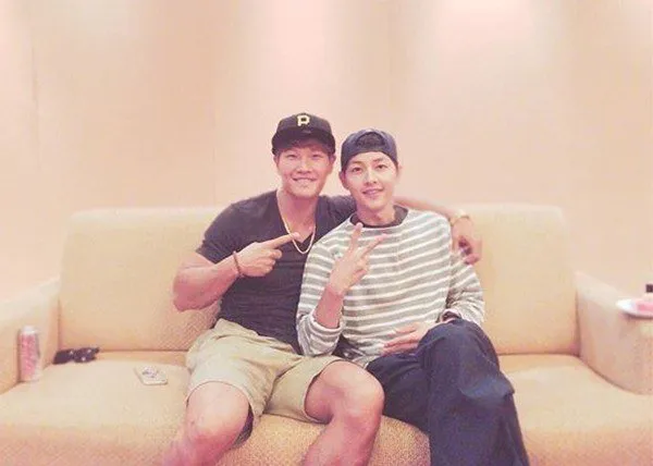 Song Joong Ki dan Kim Jong Kook Hangout bareng. ©soompi.com