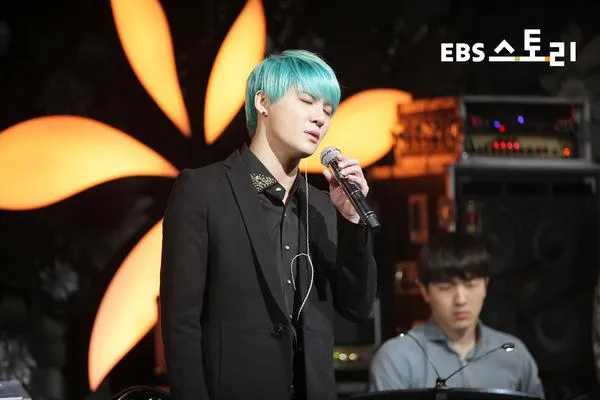 Junsu JYJ tampil perdana di stasiun TV Korea. ©soompi.com