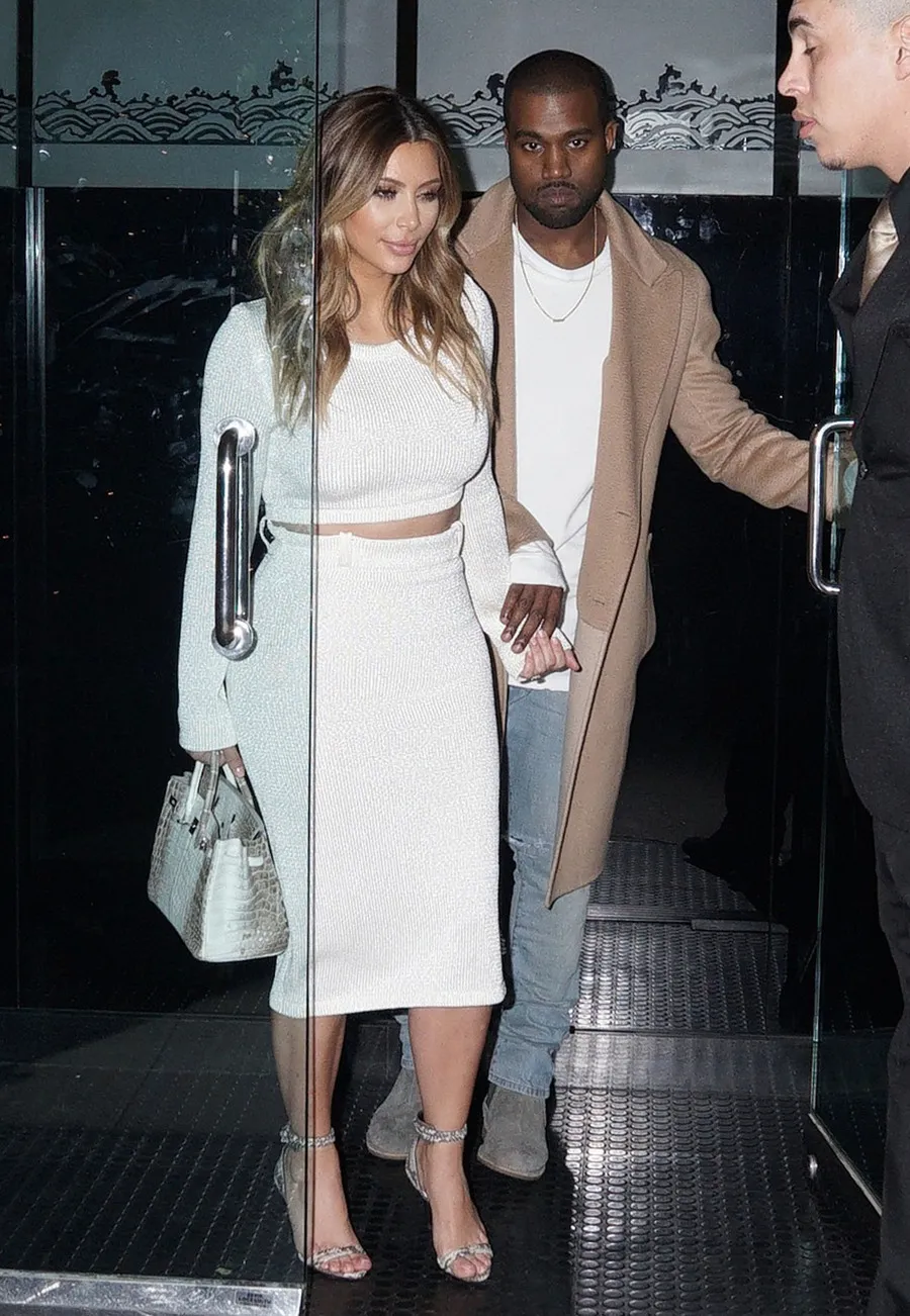 Kanye West mengibaratkan istrinya adalah dinosaurus yang merupakan idola para anak-anak. Foto: fameflynet