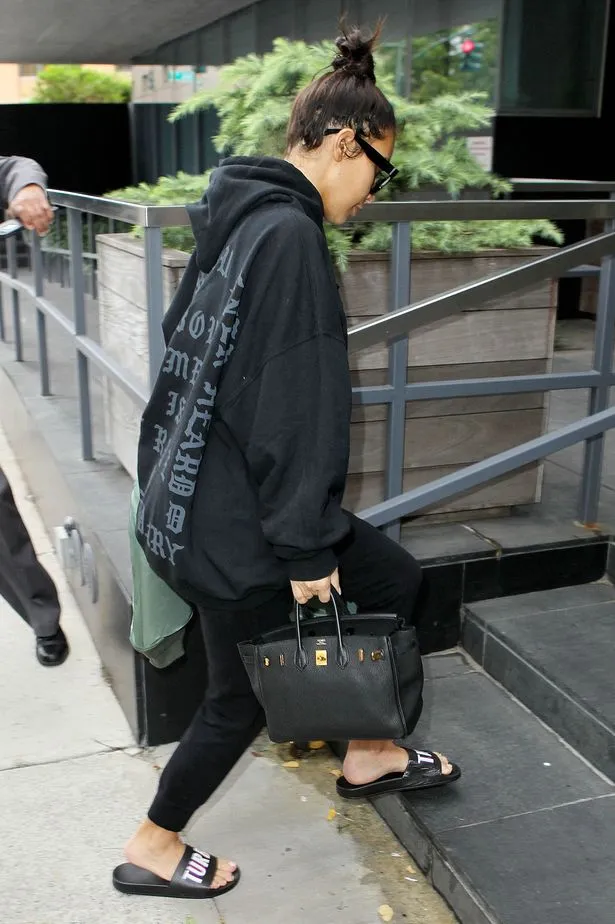 Penampilan Kim Kardashian di gym © Mirror.co.uk