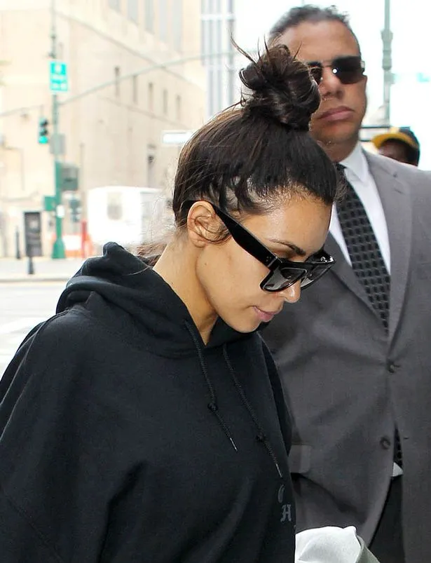 Kim Kardashian terlihat botak © Mirror.co.uk