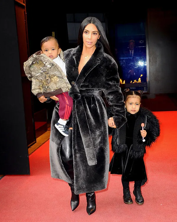 Jika laporan benar, anak ketiga Kim akan lahir Januari mendatang @ Hollywoodlife.com