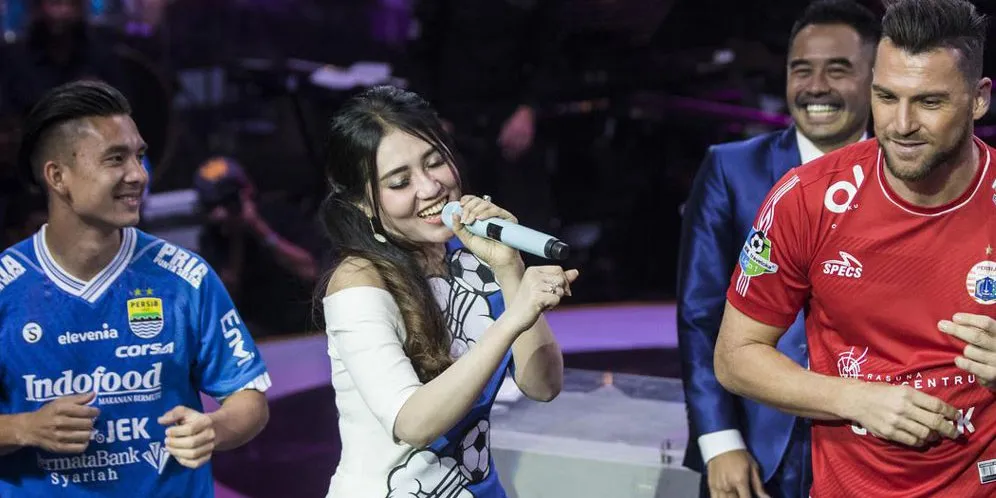 Simic dan Via sempat sepanggung / Credit: Bola.net