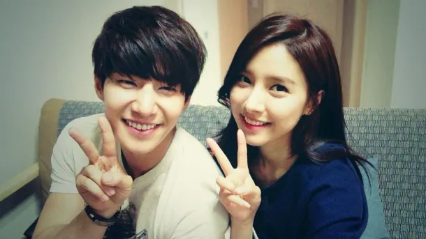 Song Jae Rim mengaku jika hubungan dekatnya dengan Kim So Eun bukan lah settingan belaka. ©soompi.com