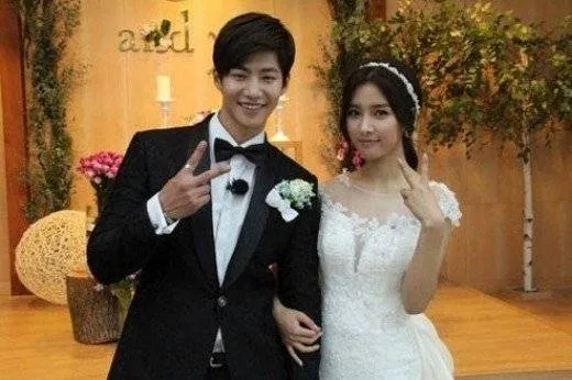 Song Jae Rim - Kim So Eun saat menikah virtual. Serasi? ©via Allkpop
