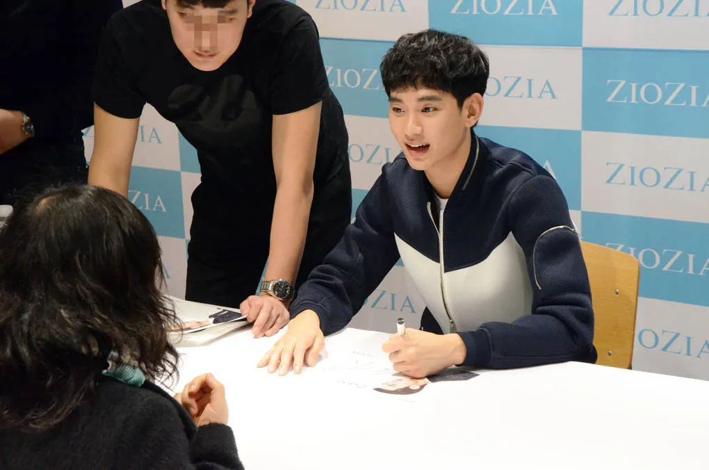 Kim Soo Hyun yang makin populer, hingga harus dijaga 150 bodyguards. ©kpopfighting