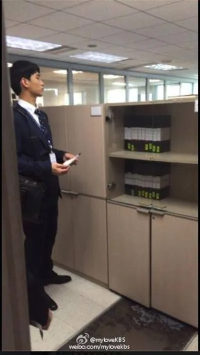 Style Kim Soo Hyun saat syuting Producer yang mirip dengan Do Min Joon. ©kdramastars.com