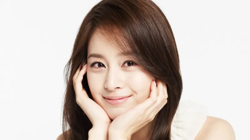 Kim Tae Hee yang nyatanyaa hobi melakukan charity. ©soompi.com