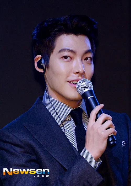 Kim Woo Bin saat menghadiri Asian Casting Market's Casting Board di Busan International Film Festival. ©mwave.interest.me