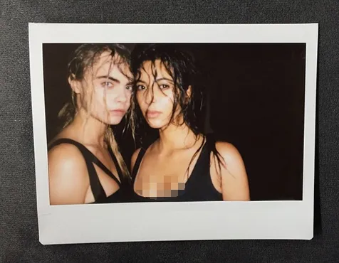 Foto misterius yang diunggah Kim @ instagram.com/kimkardashian