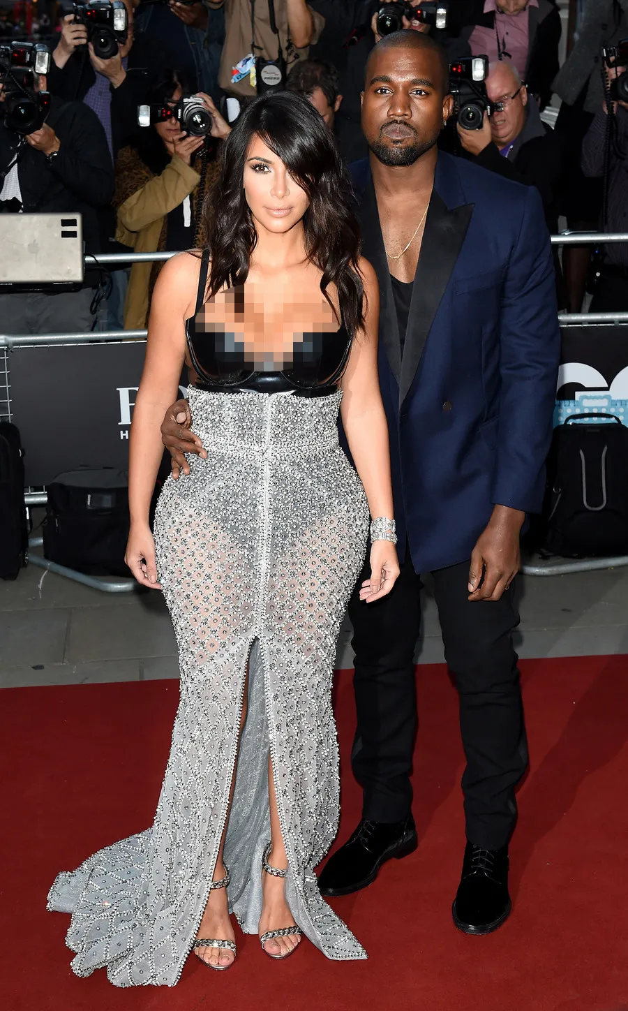 Akankah Kim dan Kanye melakukan pemotretan tanpa busana? ©splashnews.com