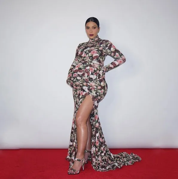 Kim pakai gaun lamanya saat menghadiri Met Gala 2013 © instagram.com/kimkardashian