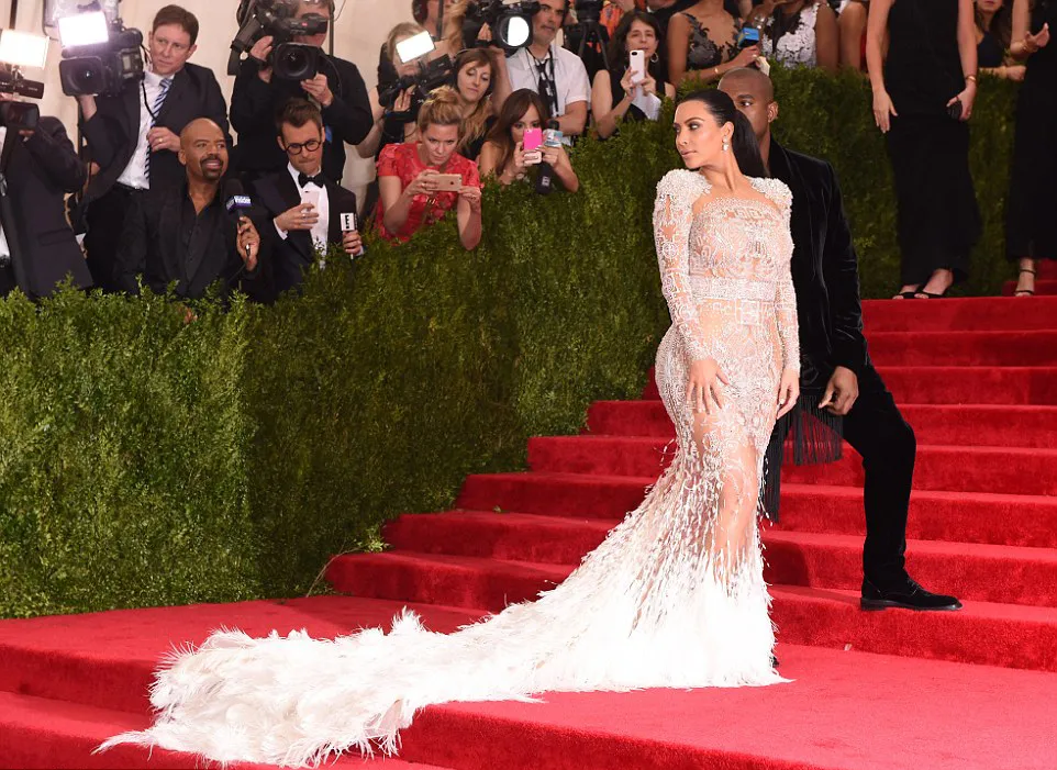 Gaun mewah Kim, sukses pukau semua orang ©shutterstock.com