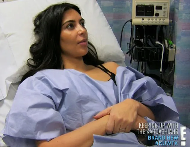 Kim saat menjalani pemeriksaan dokter @ E! News