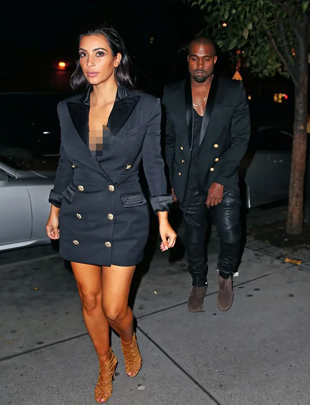 Kembaran outfit, kompak banget ©splashnews.com