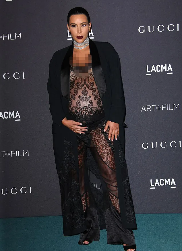 Kim nekat ekspos tubuh saat hamil tua © Shutterstock.com