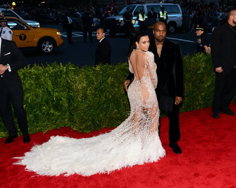 Inilah penampilan Kim saat menghadiri Met Gala 2015 lalu ©splashnews.com